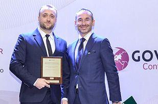 Arka Industrial Automation receiving the Most Innovative Product in Delivery Services award